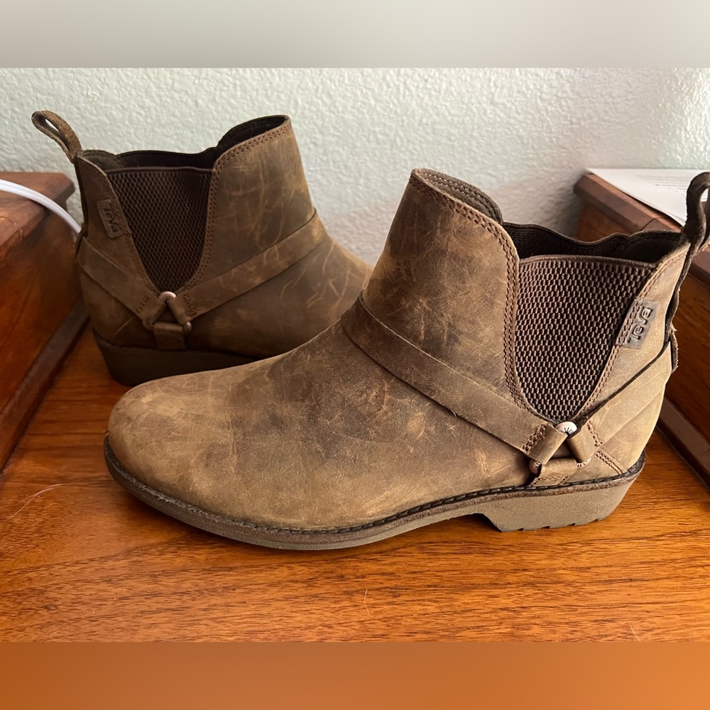 Teva Ellery Chelsea Brown Leather Ankle Booties 8.5